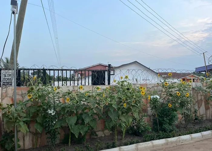 Cindy'S Garden Gate