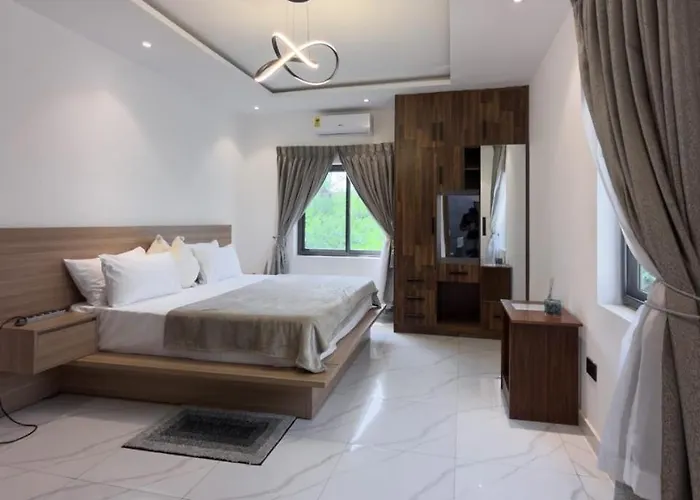 Luxury Double Bed Suite At The Hidden Domus I Anomabo Suite